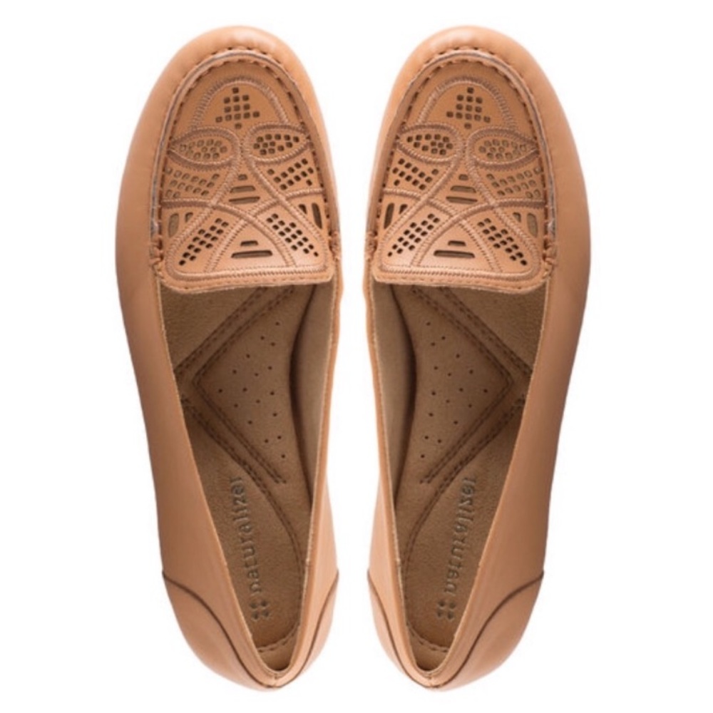 Naturalizer leather saddle brown loafers 9W